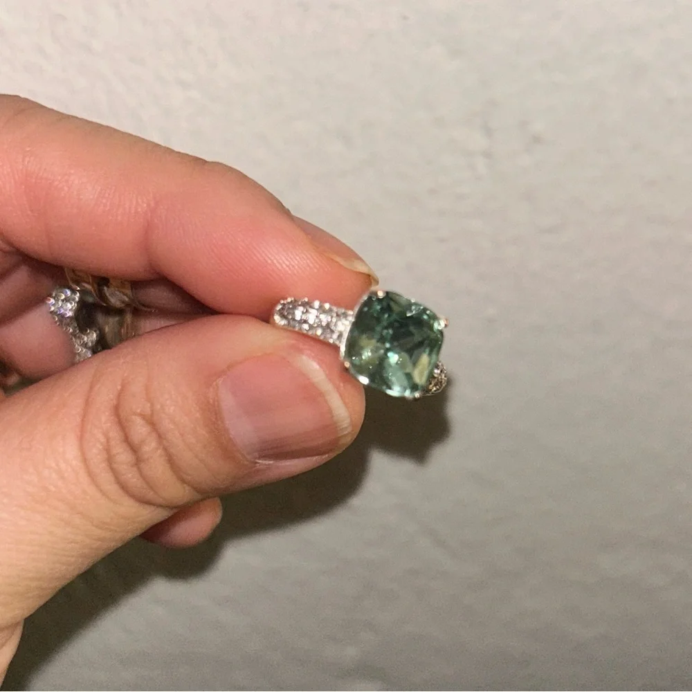 Elegant Silver and Green Gemstone Ring Sz 7.5